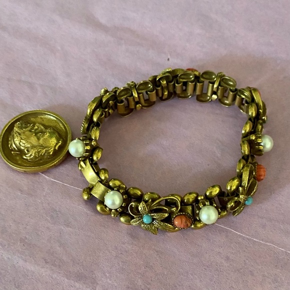 Nautical themed vintage costume bracelet. - Picture 5 of 6